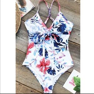 NWT Cupshe ‘Cloudy Sphere swimsuit